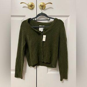 AERIE CARDIGAN SWEATER SIZED MEDIUM NWT